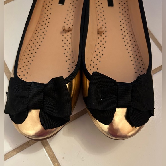 Womens Forever 21 shoes, golden color, size 10 fits 8.5 - Picture 3 of 5